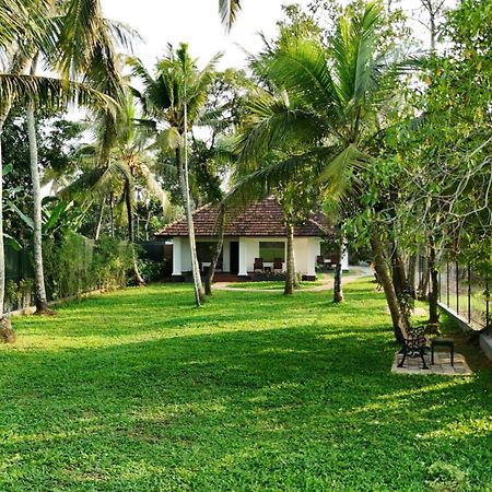 Paadam By The Backwaters 库玛拉孔 外观 照片